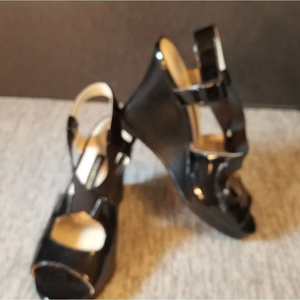 Dana‎ Buchman Size 7 Black Patent Leather Peep Toe Slingback Heels